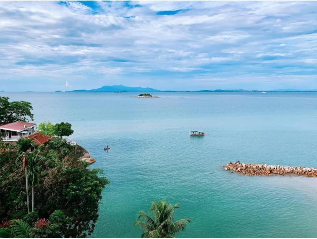 Batu Feringgi Homestay エクステリア 写真